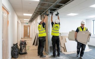roof-guards-office-interier-montaz-podhledu-